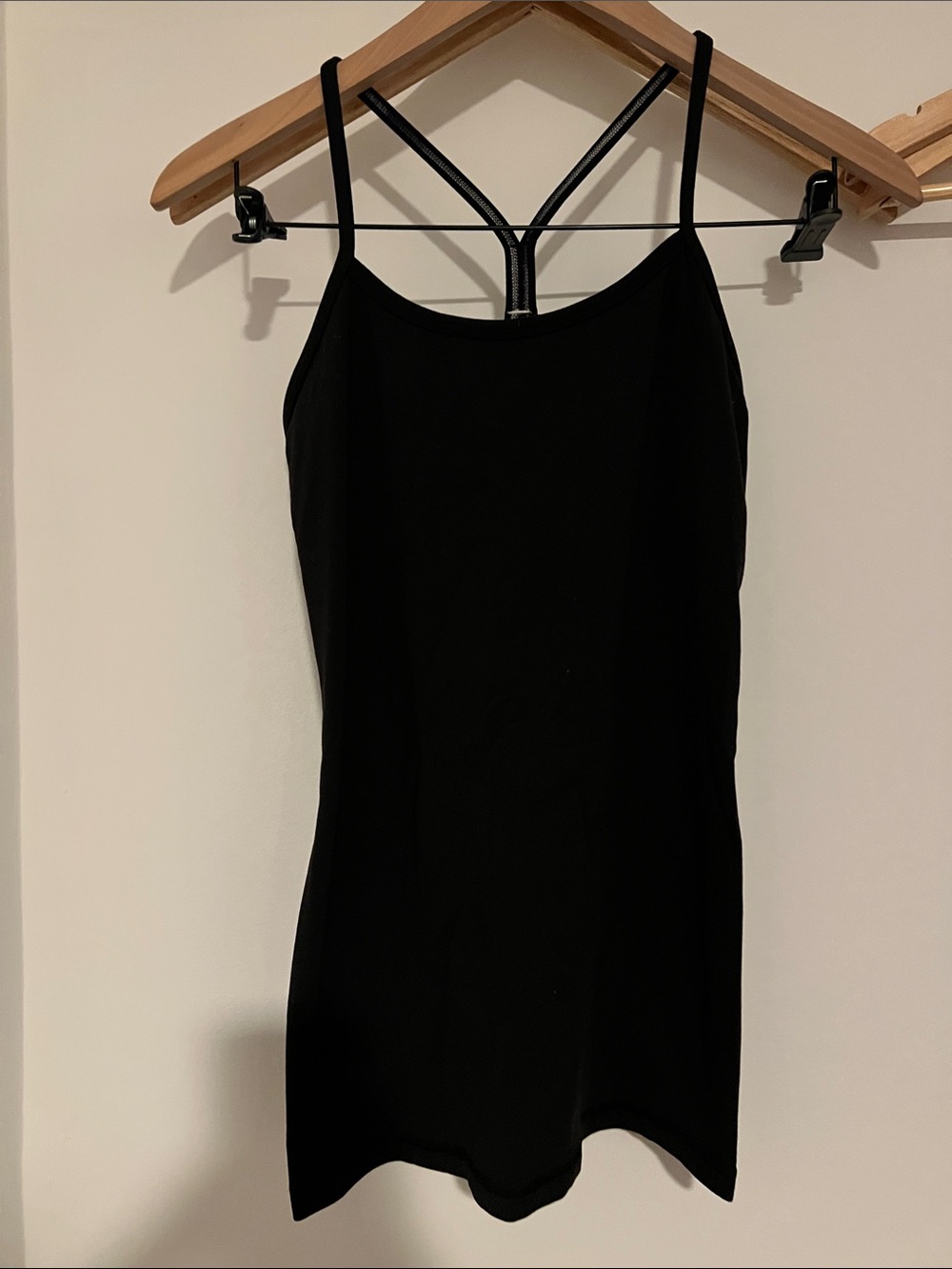 Lululemon black y back top size 6 no pads like new